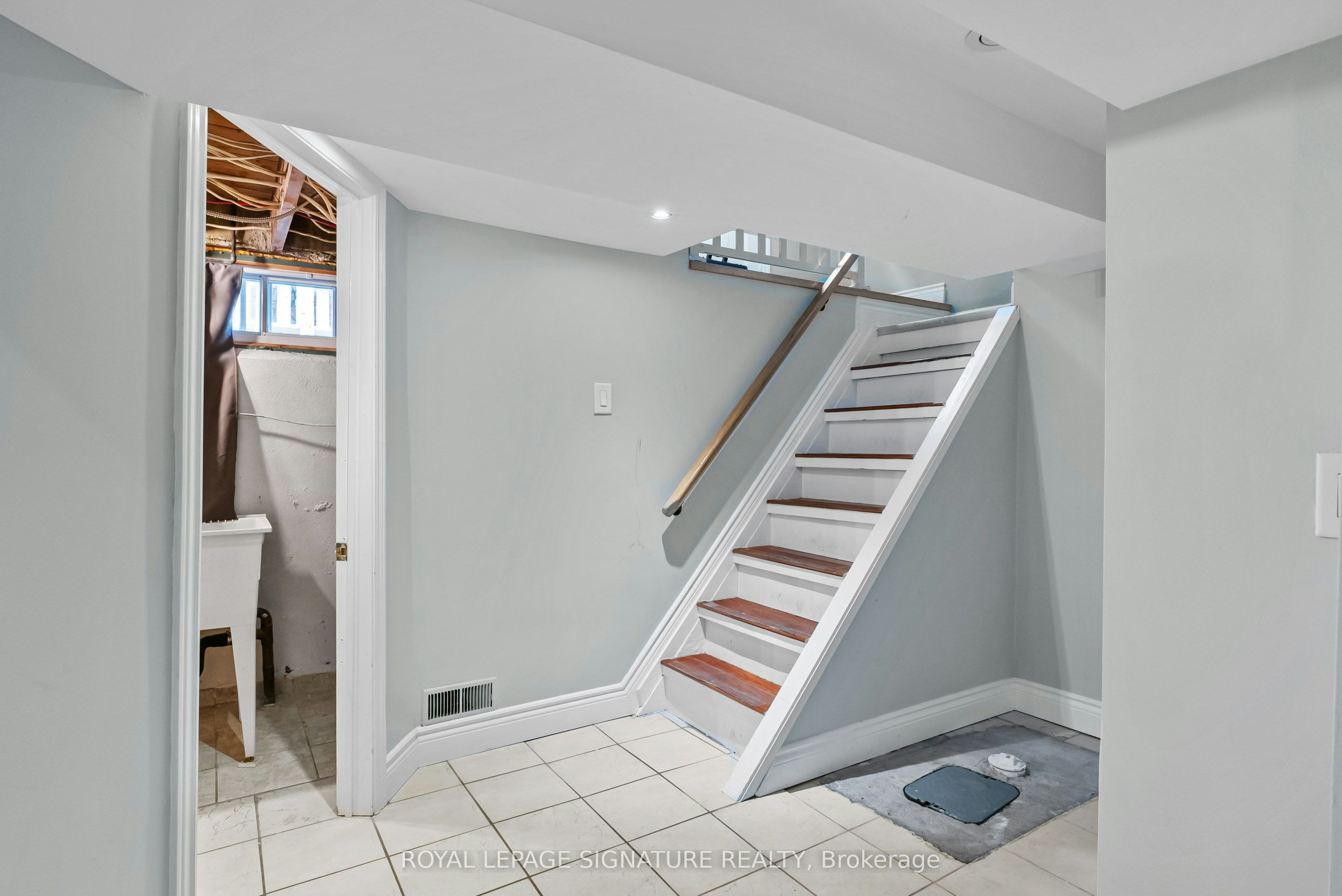 Lower-112 Foch Avenue, Toronto, ON, M8W 3Y1 - 13