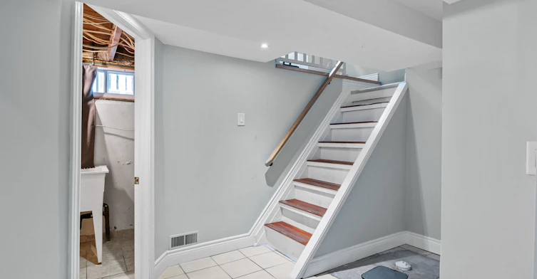 Lower-112 Foch Avenue, Toronto, ON, M8W 3Y1 - 13
