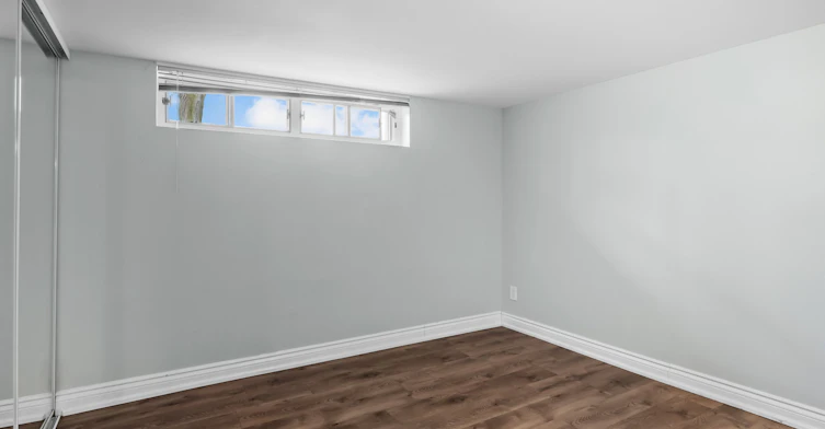 Lower-112 Foch Avenue, Toronto, ON, M8W 3Y1 - 7