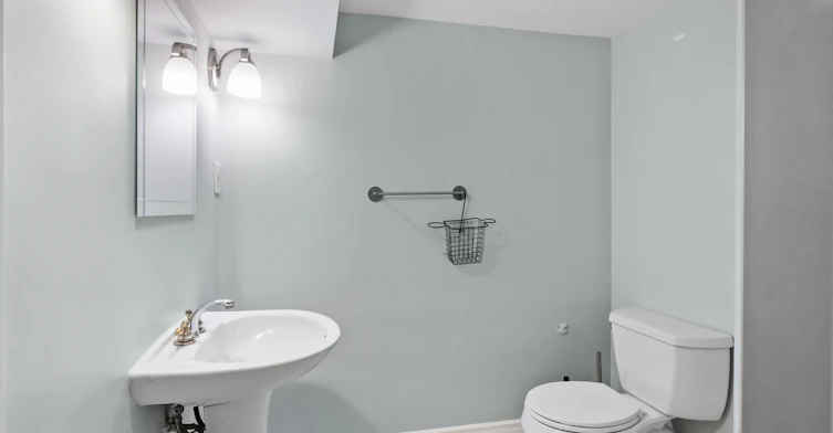 Lower-112 Foch Avenue, Toronto, ON, M8W 3Y1 - 9