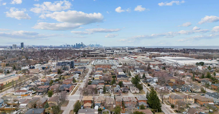 Lower-112 Foch Avenue, Toronto, ON, M8W 3Y1 - 15