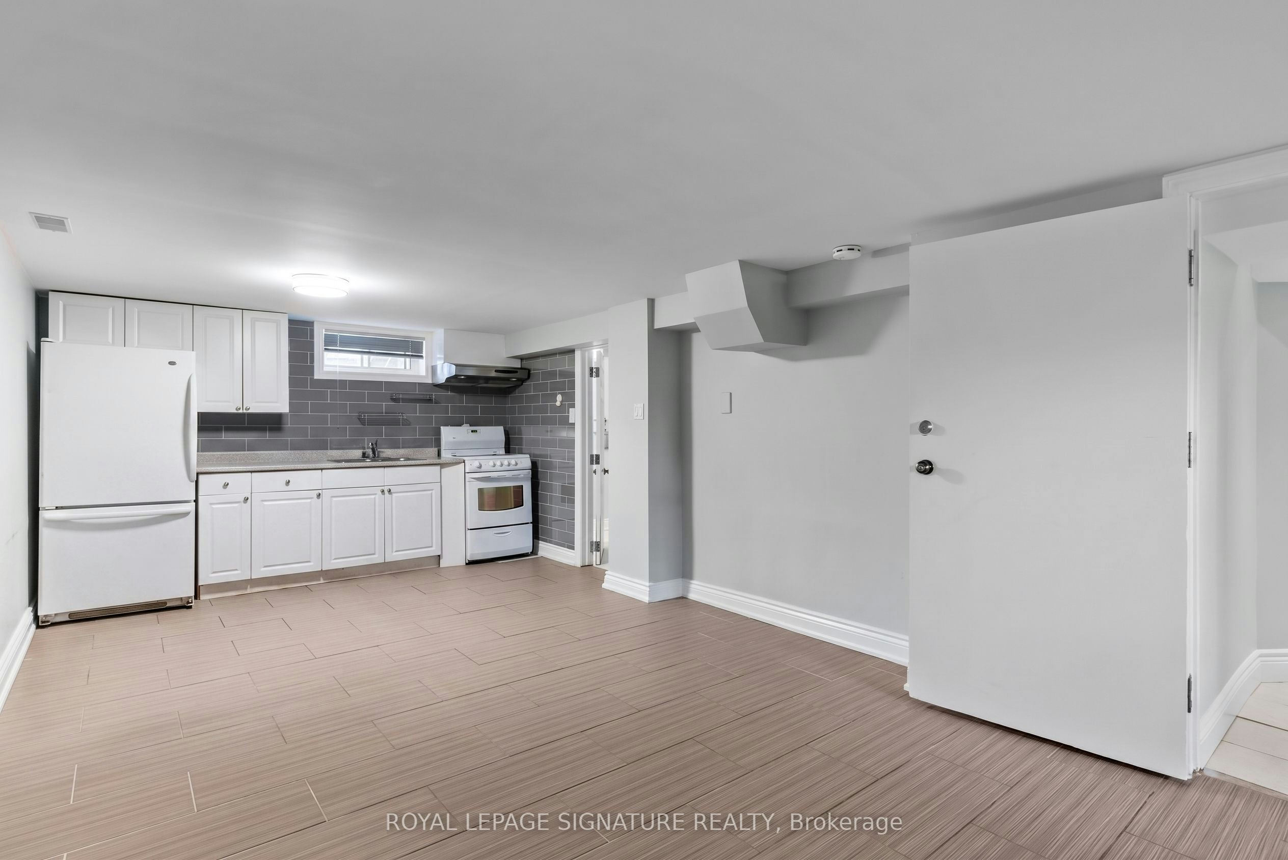 Lower-112 Foch Avenue, Toronto, ON, M8W 3Y1 - 3
