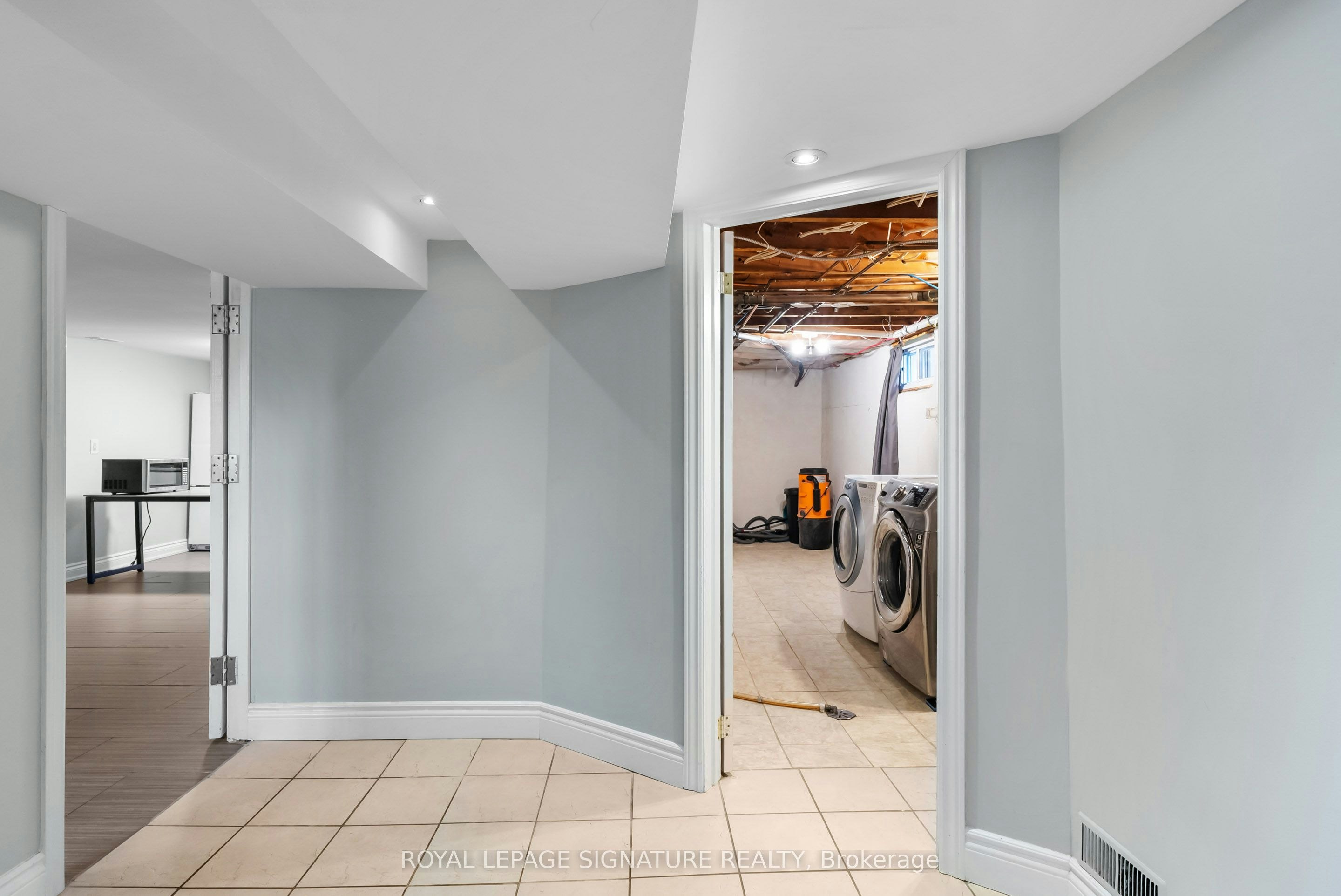 Lower-112 Foch Avenue, Toronto, ON, M8W 3Y1 - 12