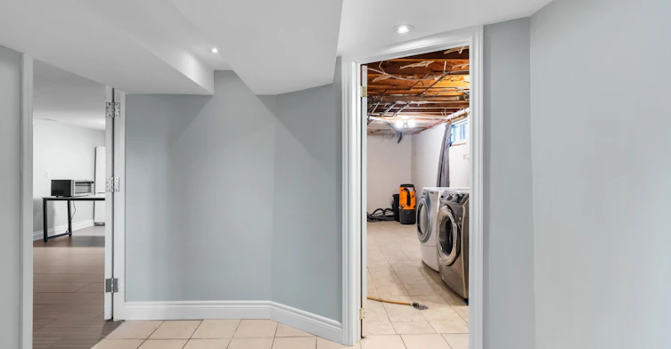 Lower-112 Foch Avenue, Toronto, ON, M8W 3Y1 - 12