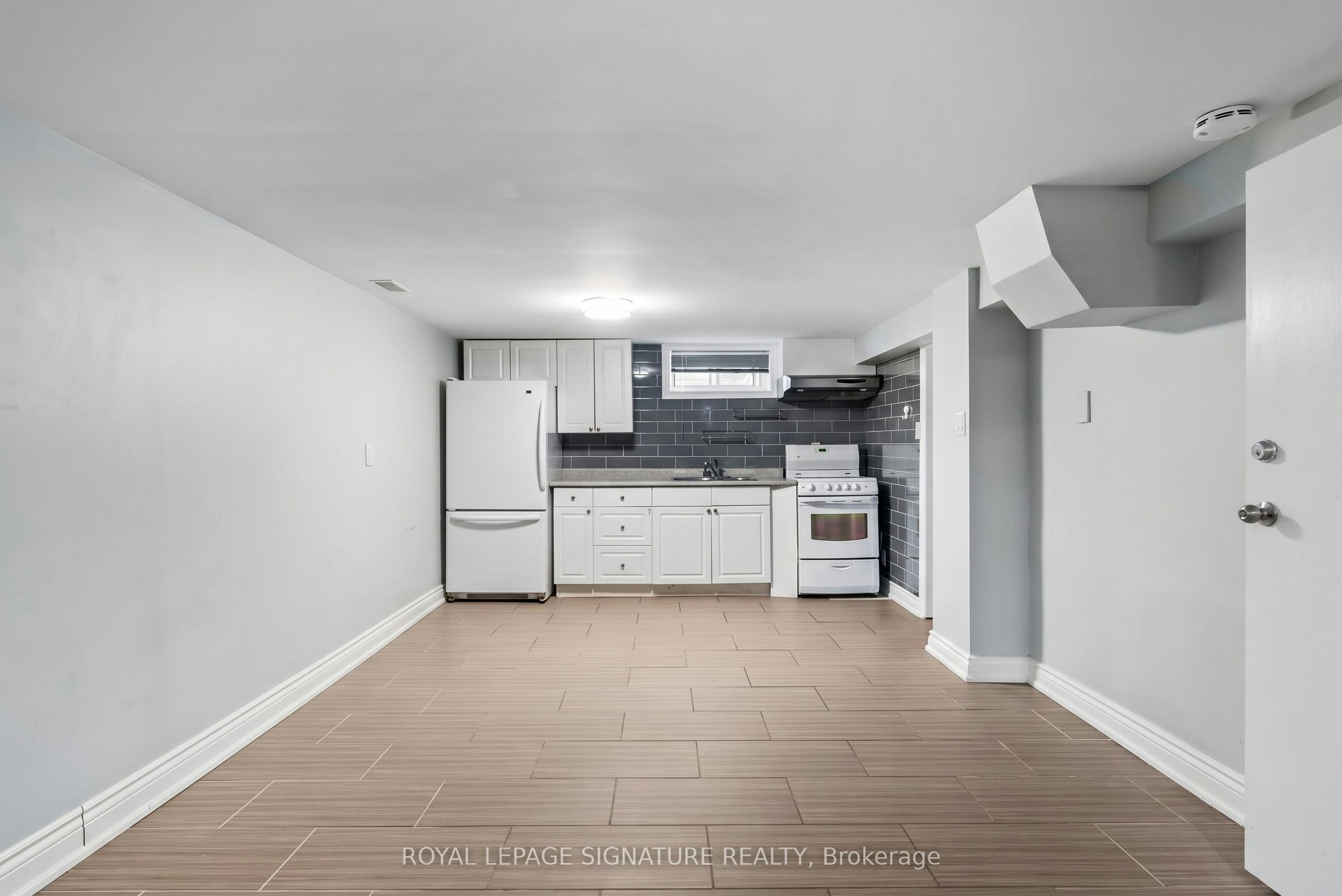 Lower-112 Foch Avenue, Toronto, ON, M8W 3Y1 - 2