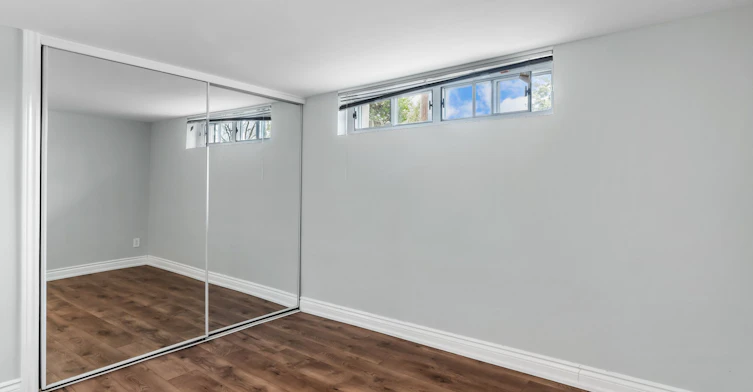 Lower-112 Foch Avenue, Toronto, ON, M8W 3Y1 - 8