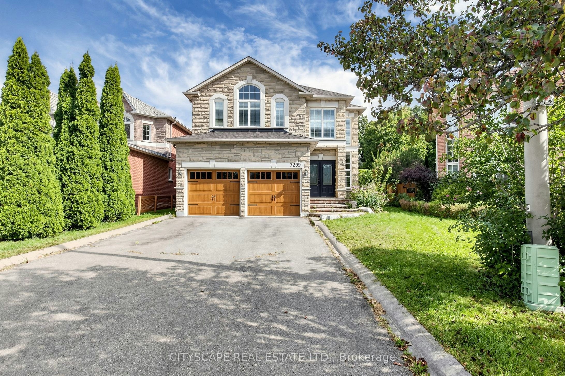 7299 Waldorf Way, Mississauga, ON, L5N 7P7 - 2