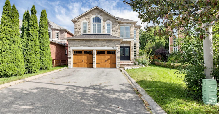 7299 Waldorf Way, Mississauga, ON, L5N 7P7 - 2