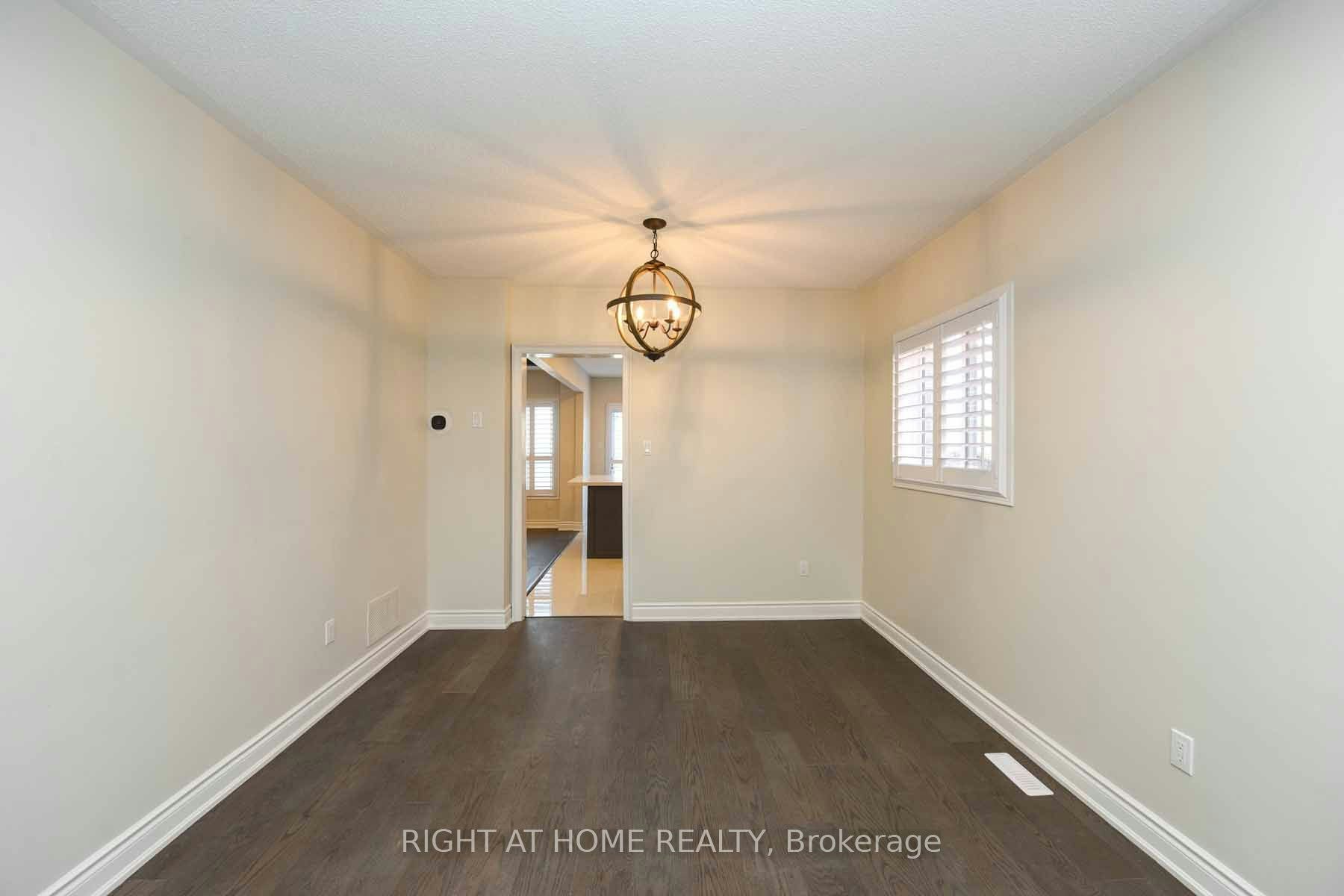 903 Blyleven Boulevard, Mississauga, ON, L5V 2J3 - 8