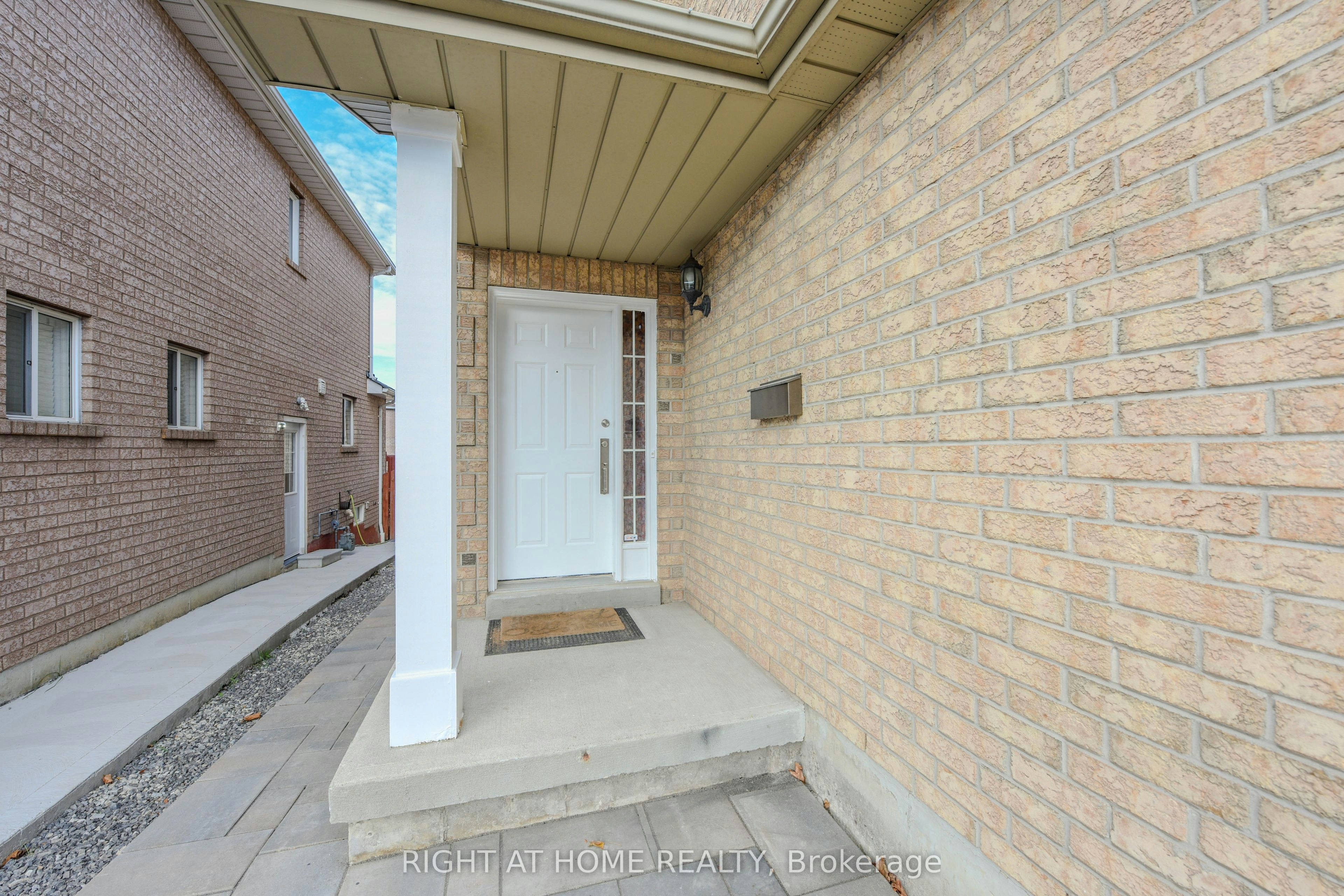 903 Blyleven Boulevard, Mississauga, ON, L5V 2J3 - 3