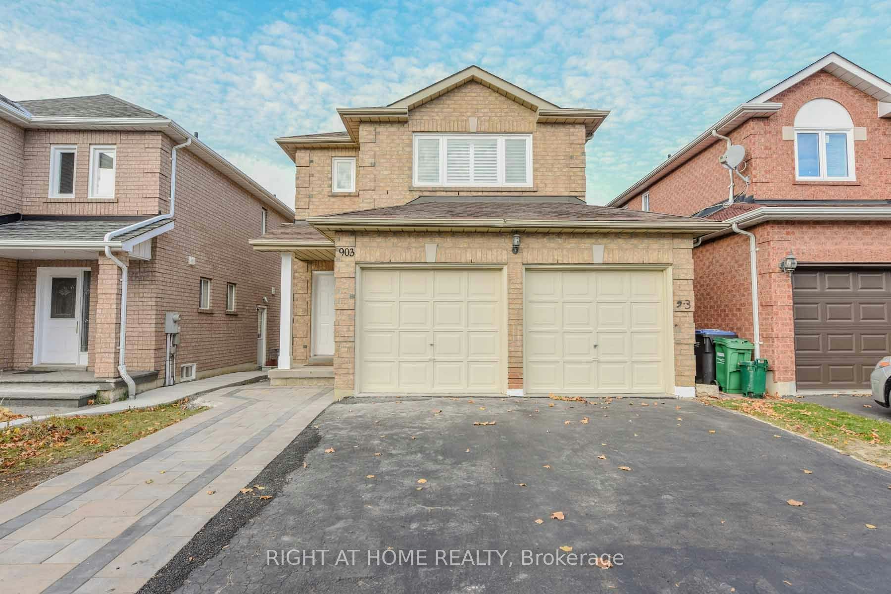 903 Blyleven Boulevard, Mississauga, ON, L5V 2J3