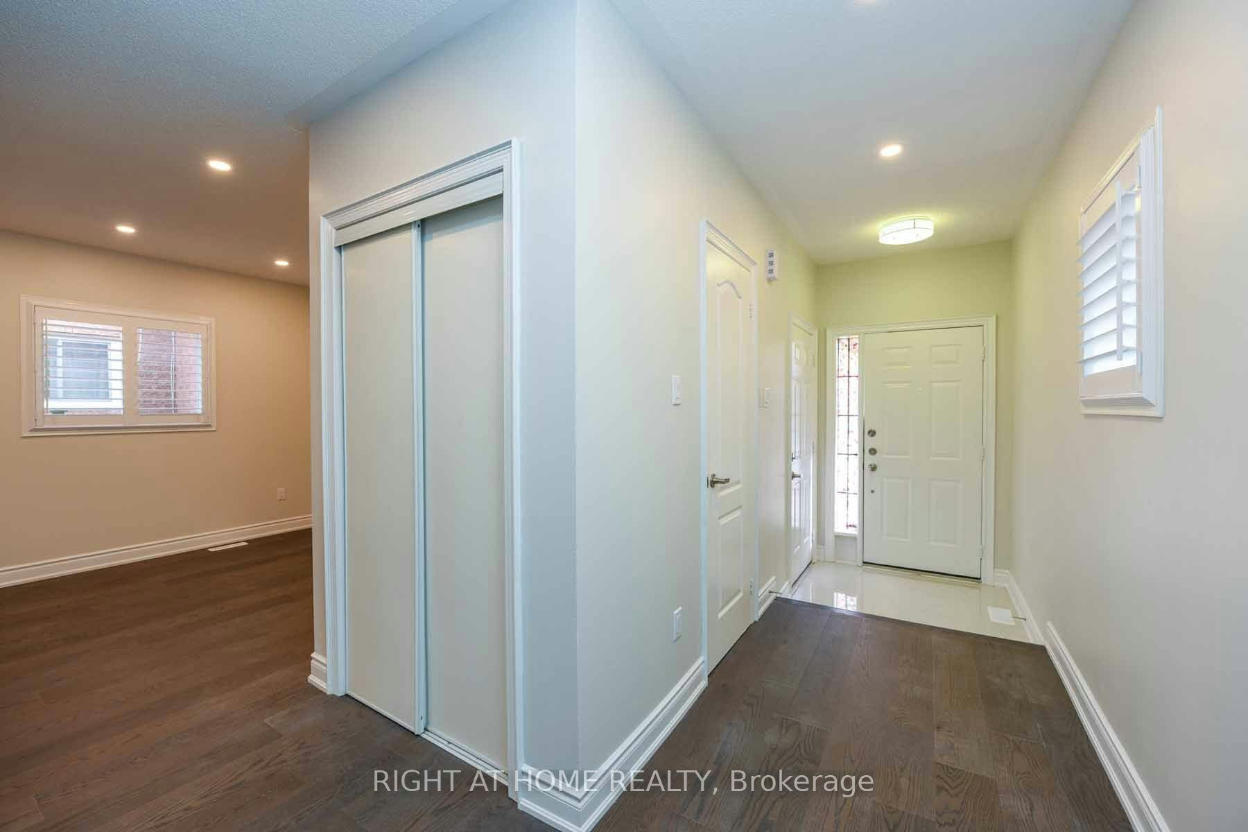 903 Blyleven Boulevard, Mississauga, ON, L5V 2J3 - 5