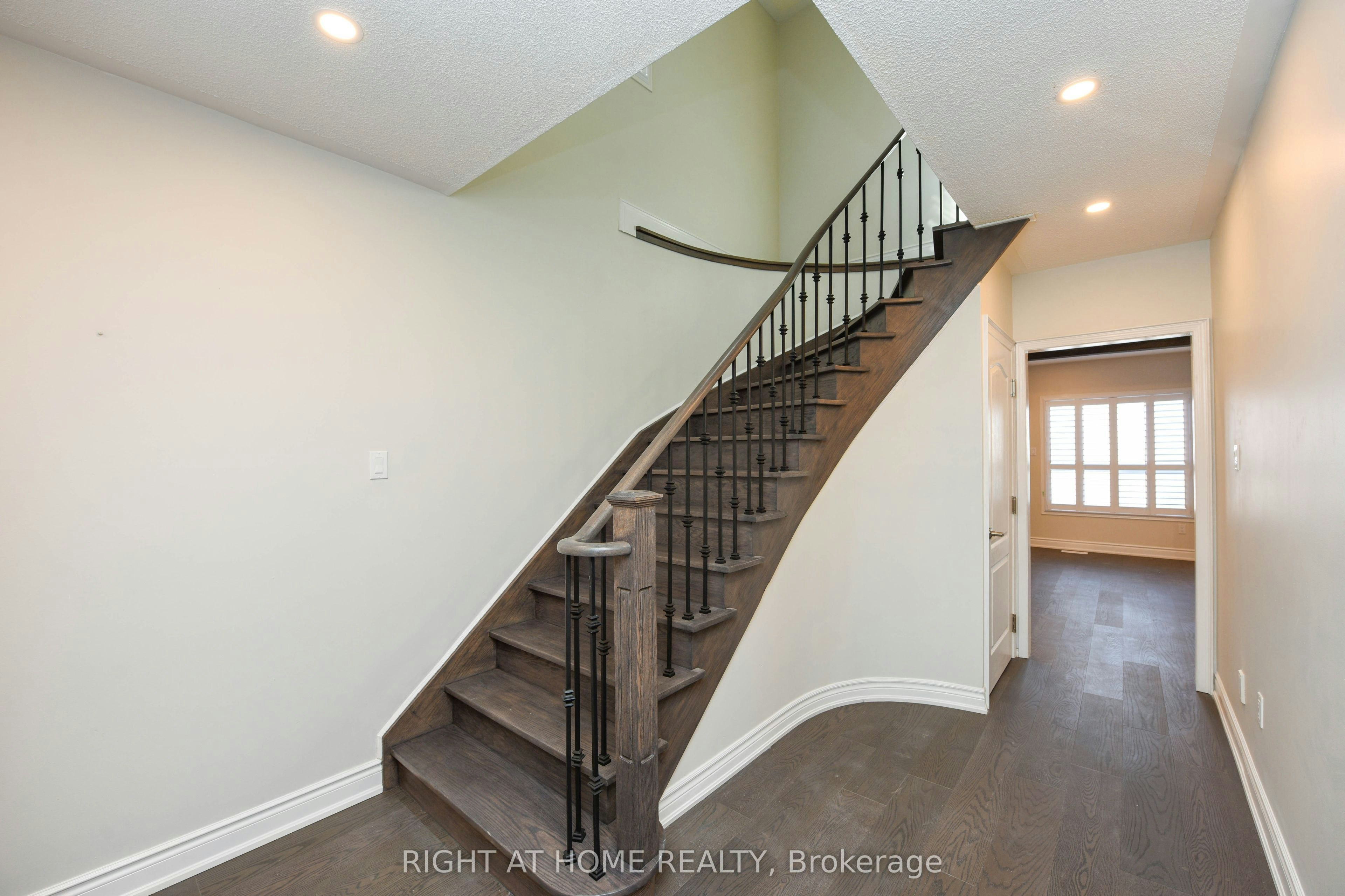 903 Blyleven Boulevard, Mississauga, ON, L5V 2J3 - 6