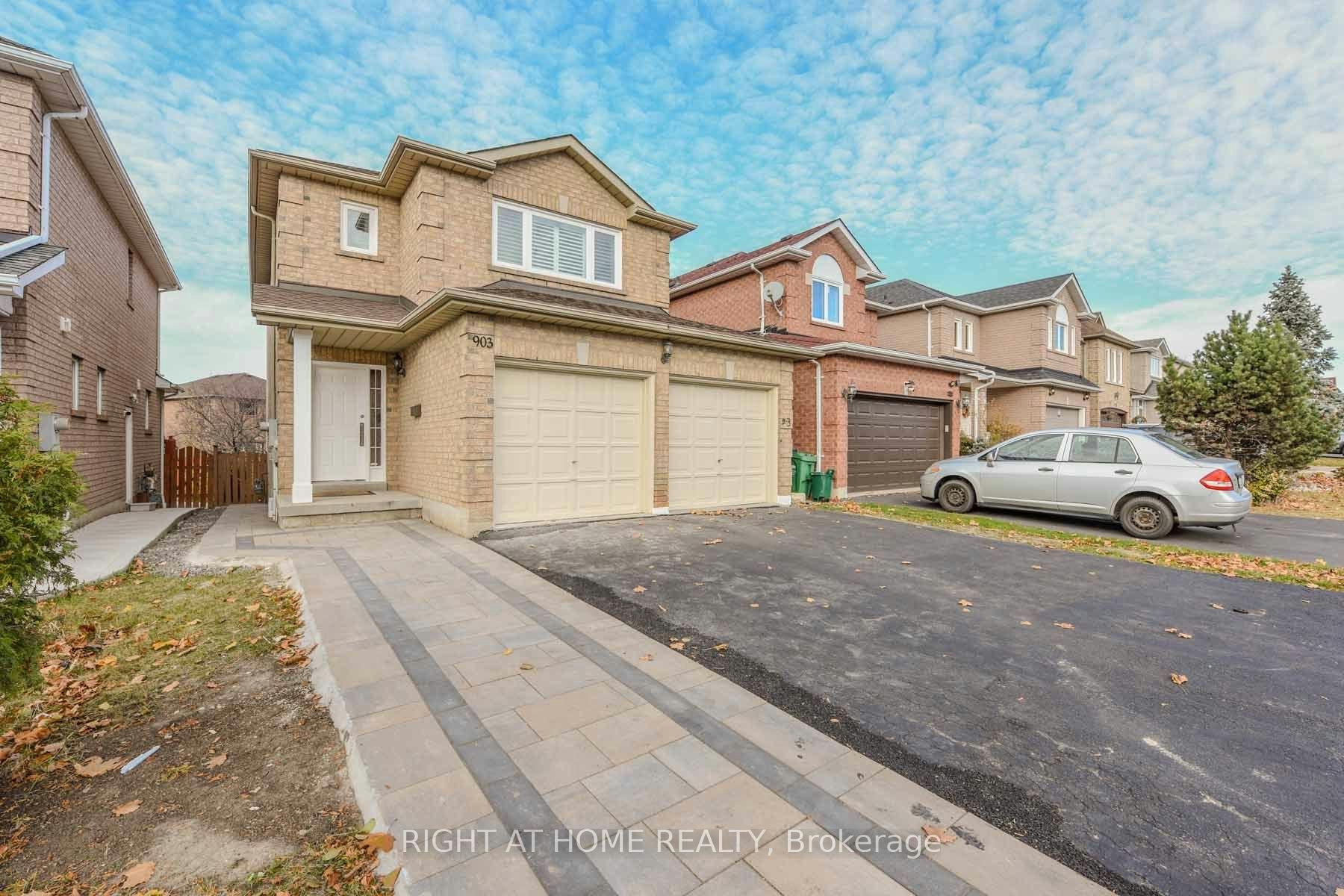 903 Blyleven Boulevard, Mississauga, ON, L5V 2J3 - 2