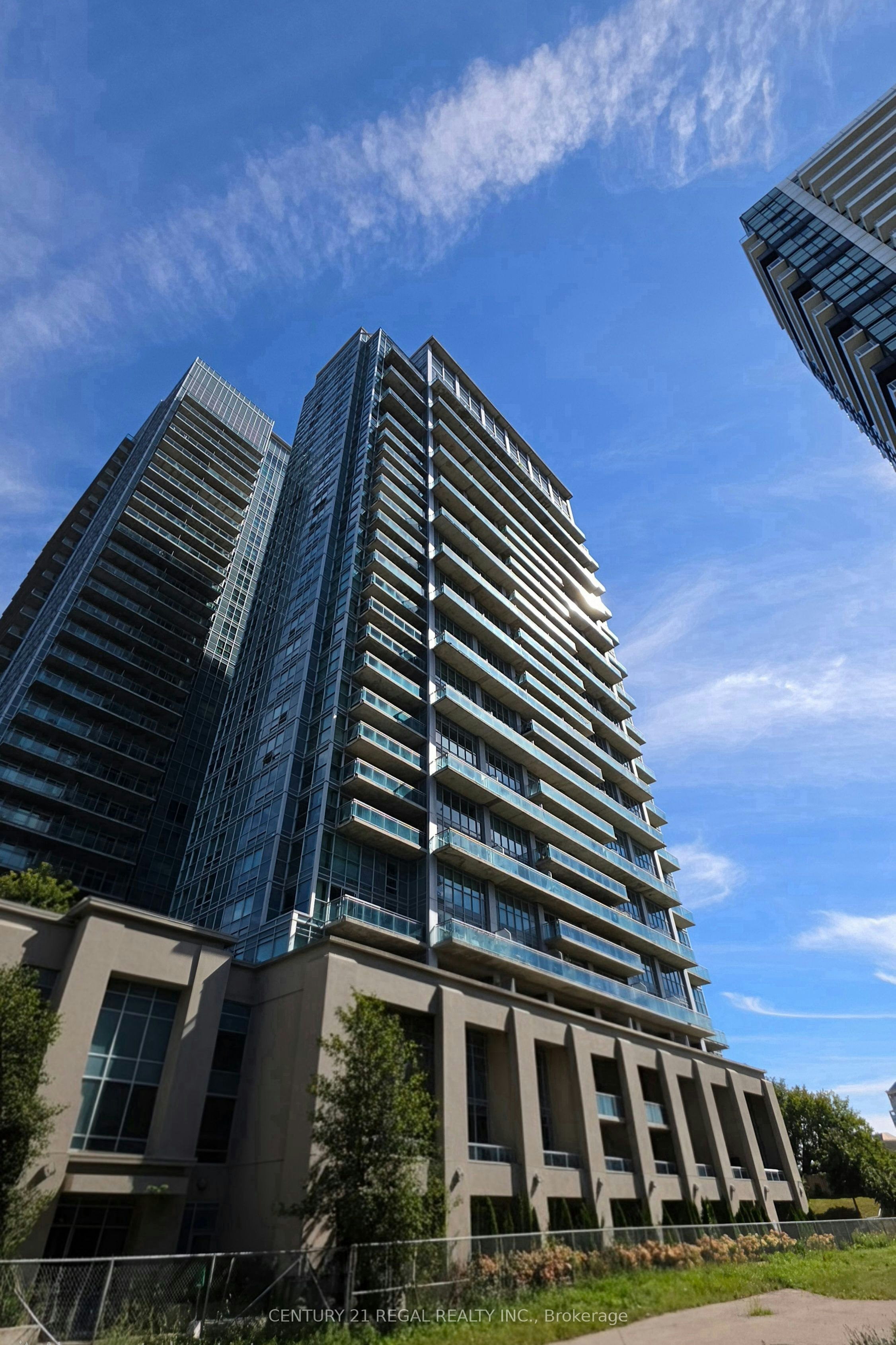 2705-155 Legion Road N, Toronto, ON, M8Y 0A7 - 2