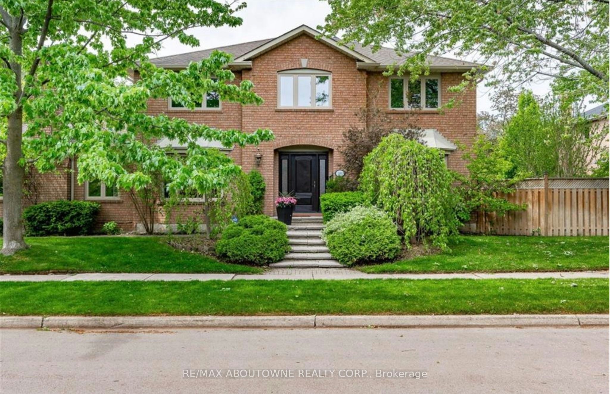 500 Blenheim Crescent, Oakville, ON, L6J 6P7