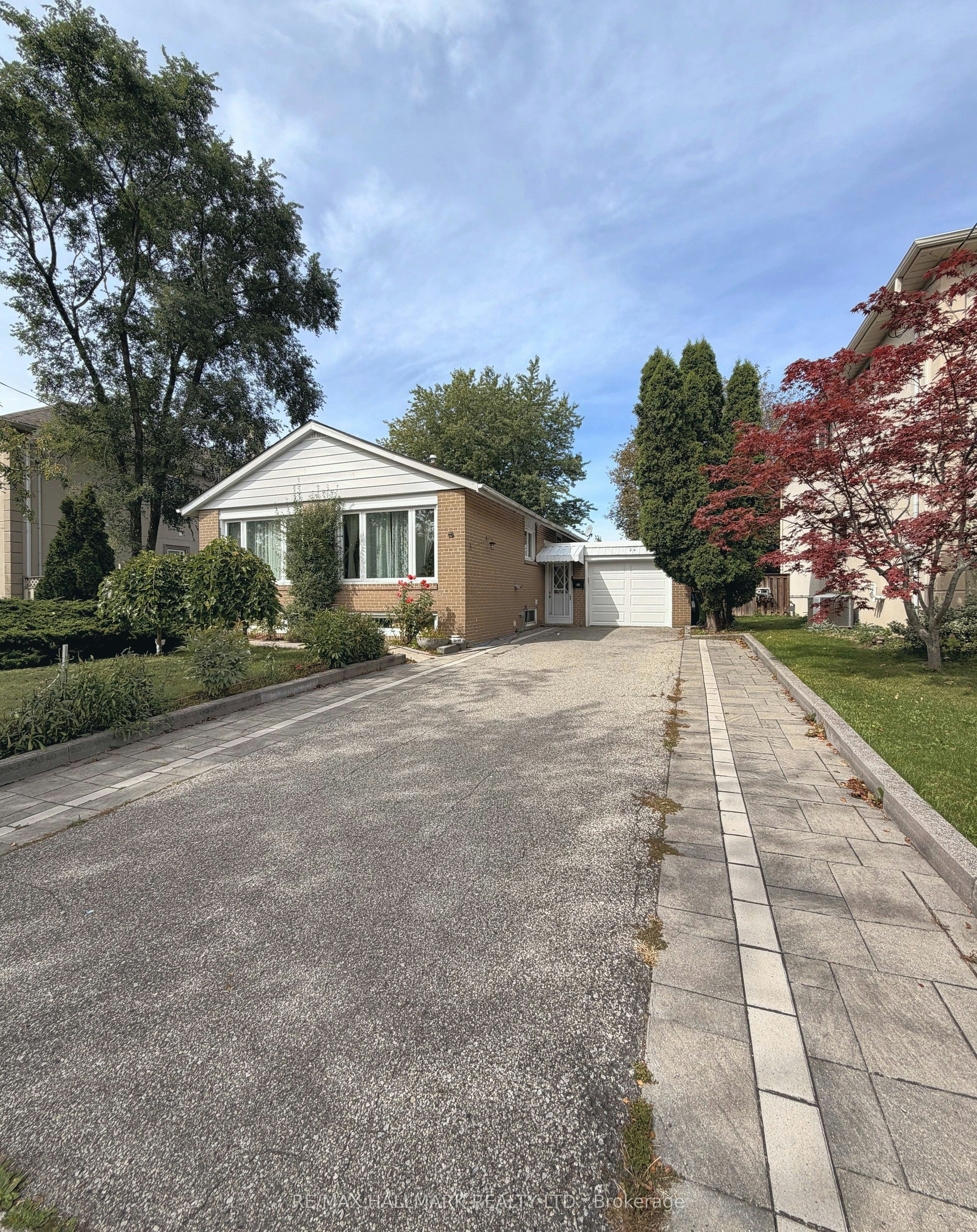 24 Sabine Road, Toronto, ON, M9B 3A8 - 2