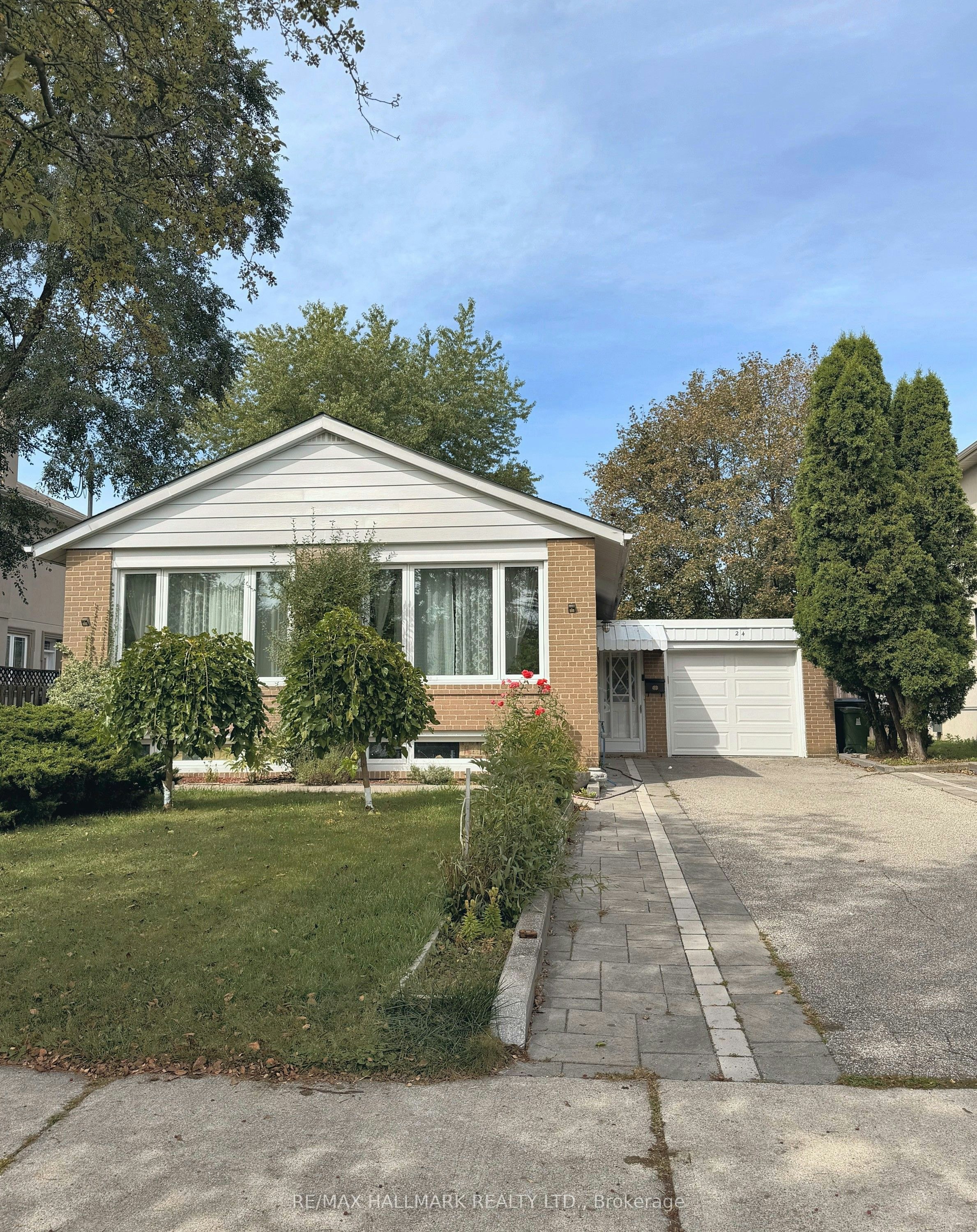24 Sabine Road, Toronto, ON, M9B 3A8