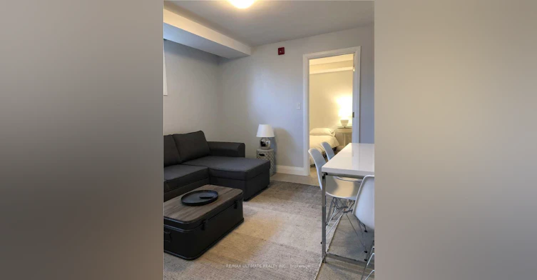 9-230 South Kingsway N/A, Toronto, ON, M6S 3T9 - 3