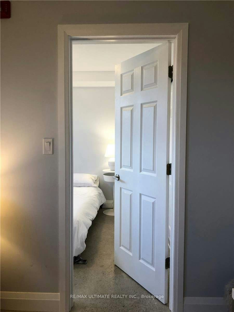9-230 South Kingsway N/A, Toronto, ON, M6S 3T9 - 4