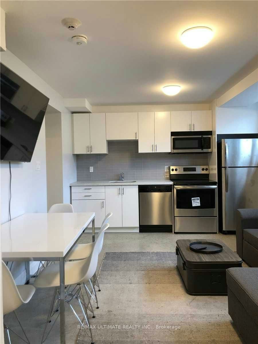 9-230 South Kingsway N/A, Toronto, ON, M6S 3T9 - 2
