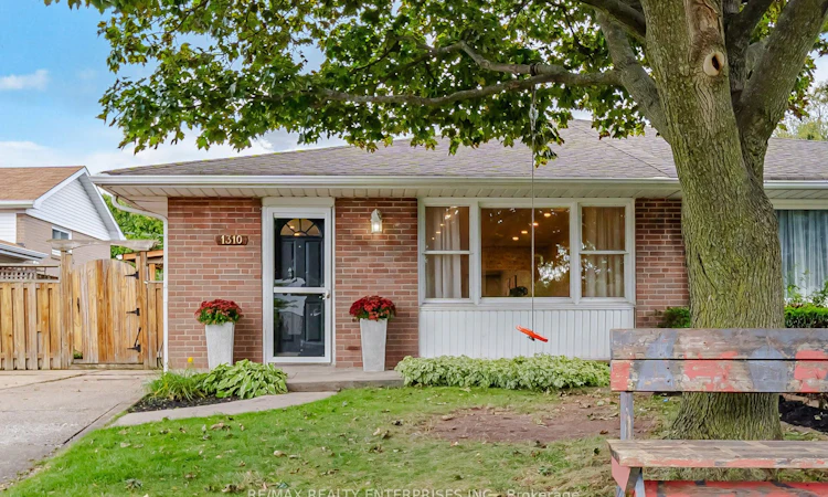 1310 Redbank Crescent