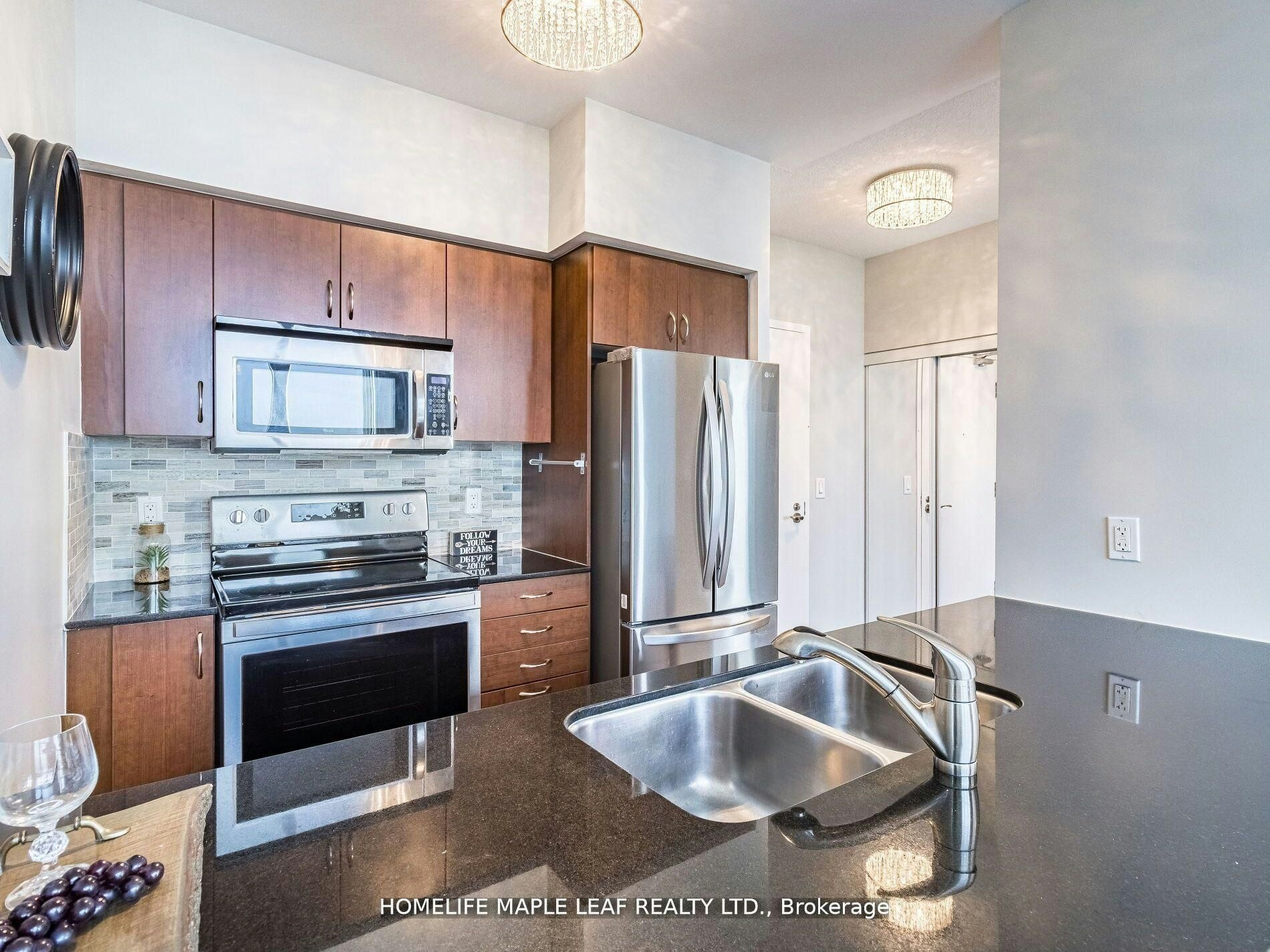 LPH02-2240 Lakeshore Boulevard W, Toronto, ON, M8V 0B1 - 17
