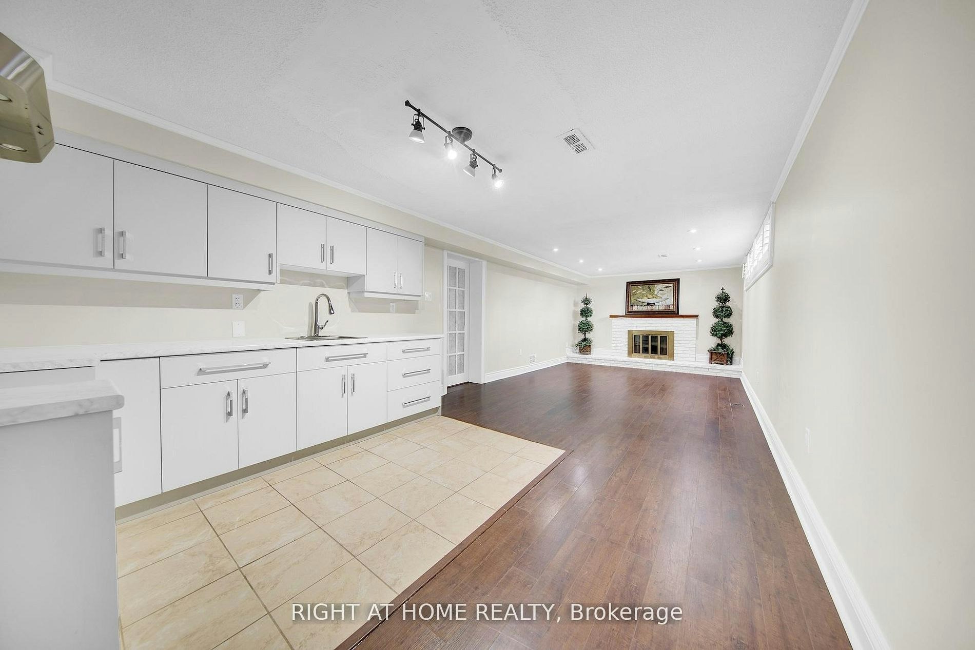 Basement-19 Wall Avenue, Toronto, ON, M9N 2N6 - 2