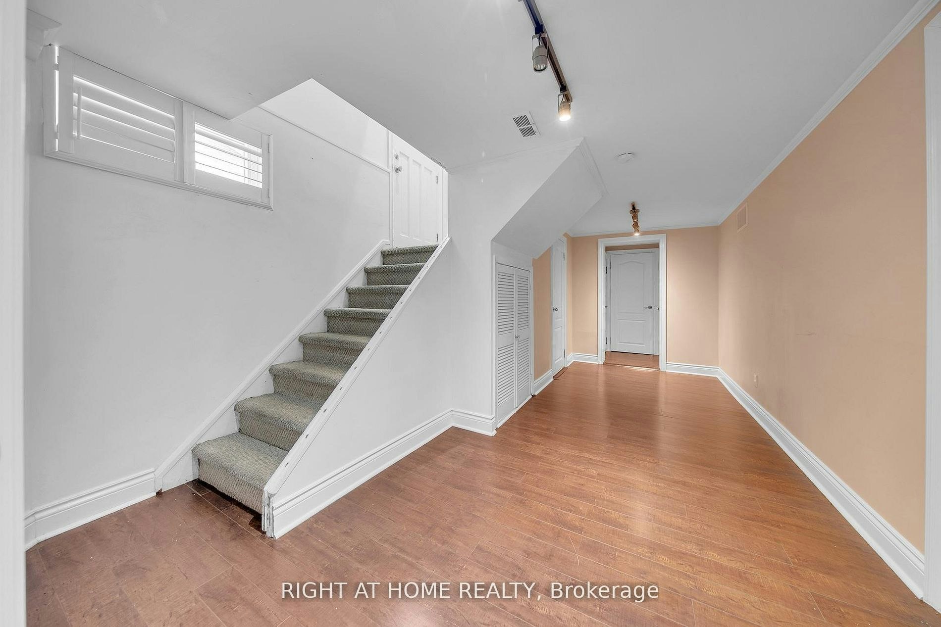 Basement-19 Wall Avenue, Toronto, ON, M9N 2N6 - 6