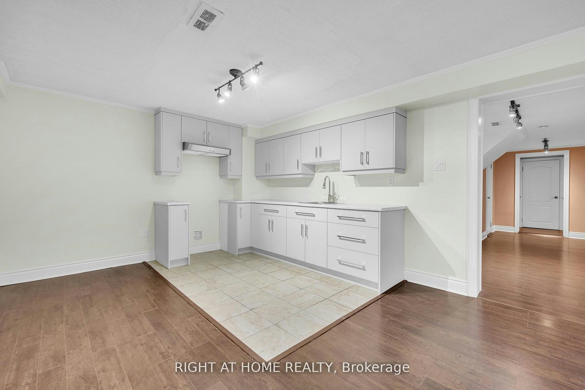 Basement-19 Wall Avenue, Toronto, ON, M9N 2N6 - 11