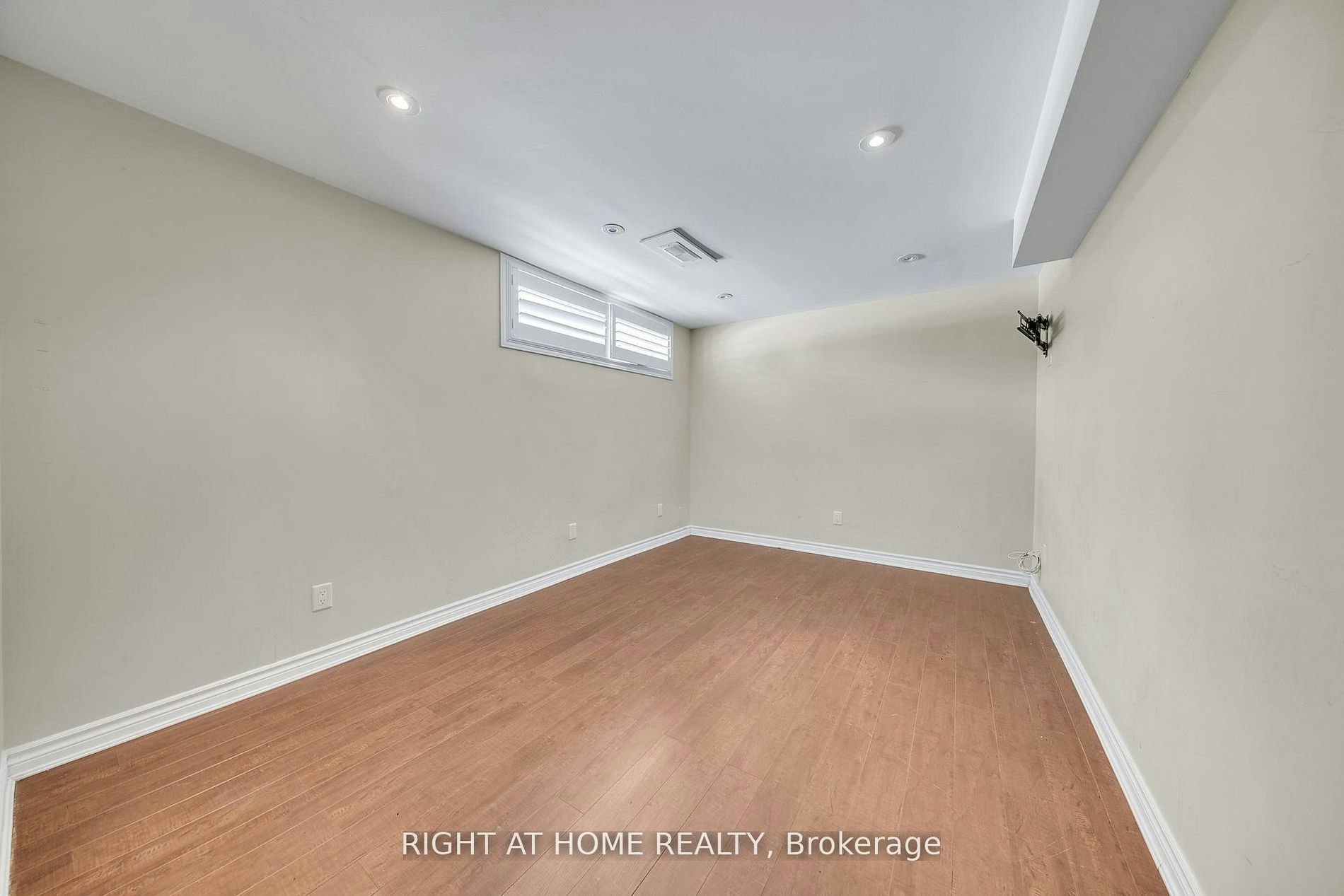 Basement-19 Wall Avenue, Toronto, ON, M9N 2N6 - 7