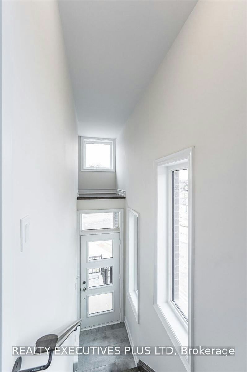 Upper-23 Blackstone Street, Toronto, ON, M6L 0A5 - 5