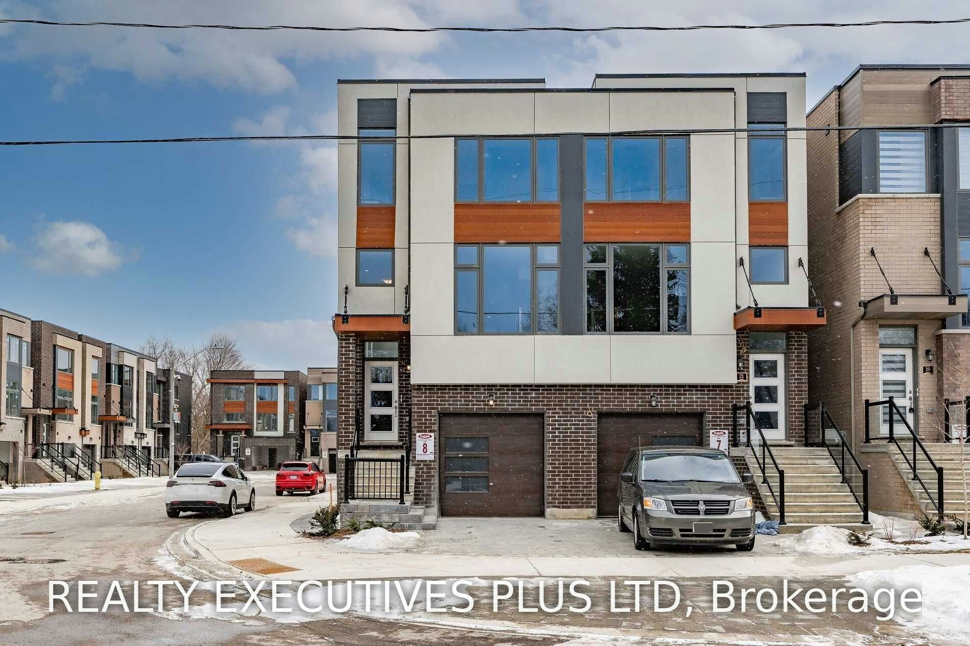 Upper-23 Blackstone Street, Toronto, ON, M6L 0A5