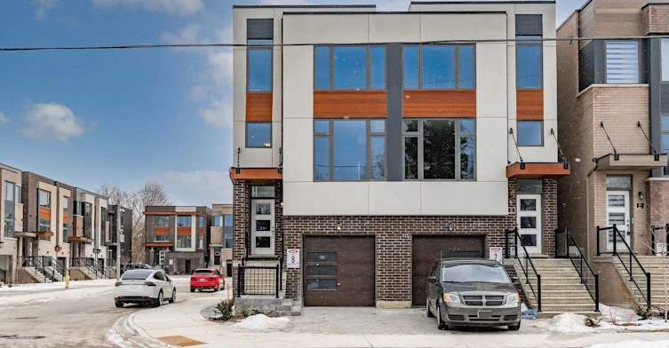 Upper-23 Blackstone Street, Toronto, ON, M6L 0A5