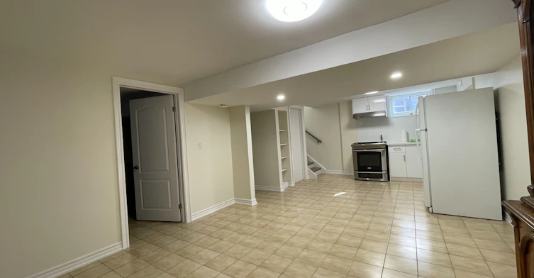 Bsmt-384 Maple Leaf Drive, Toronto, ON, M6L 1P6 - 3