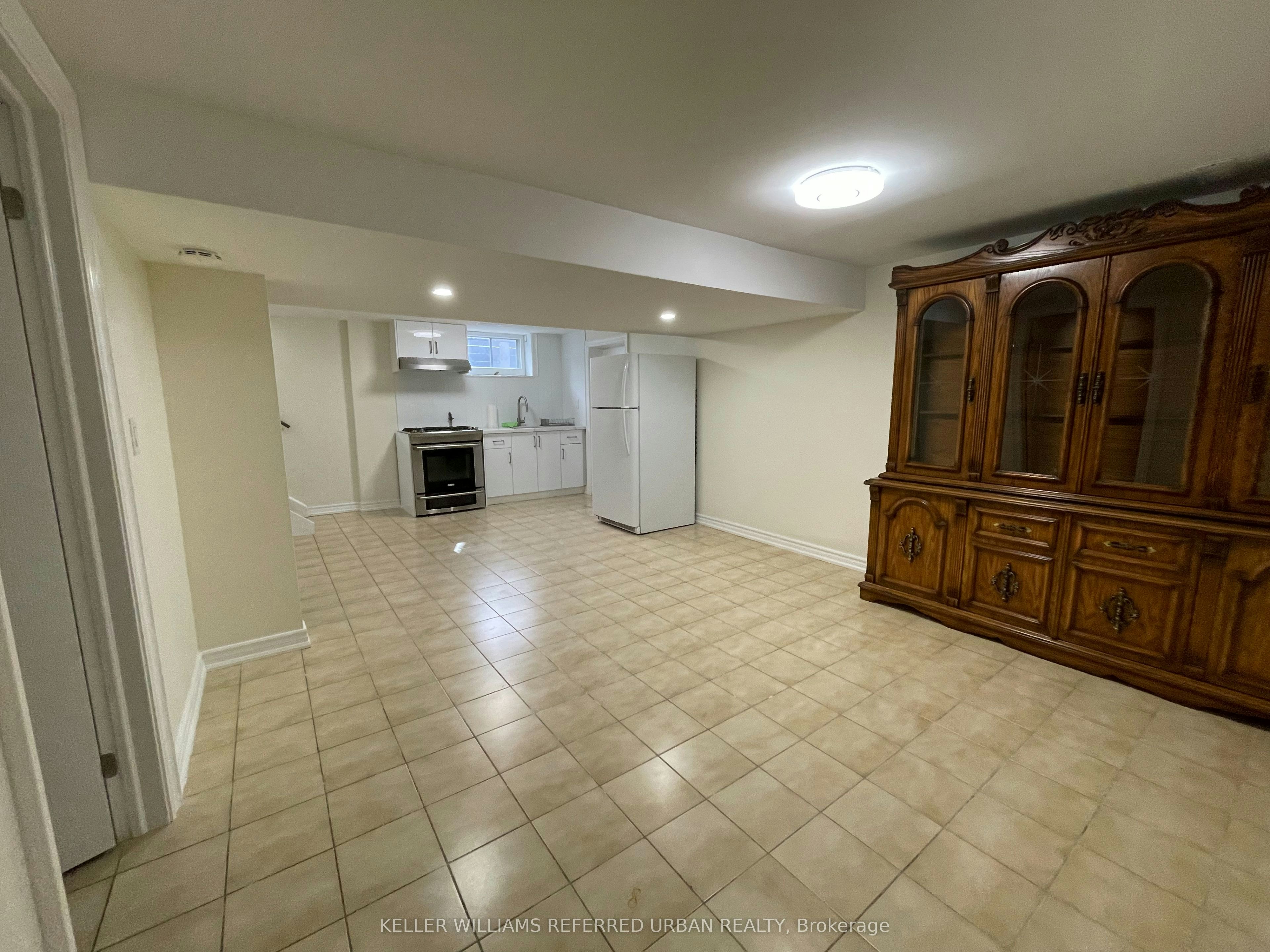 Bsmt-384 Maple Leaf Drive, Toronto, ON, M6L 1P6 - 2