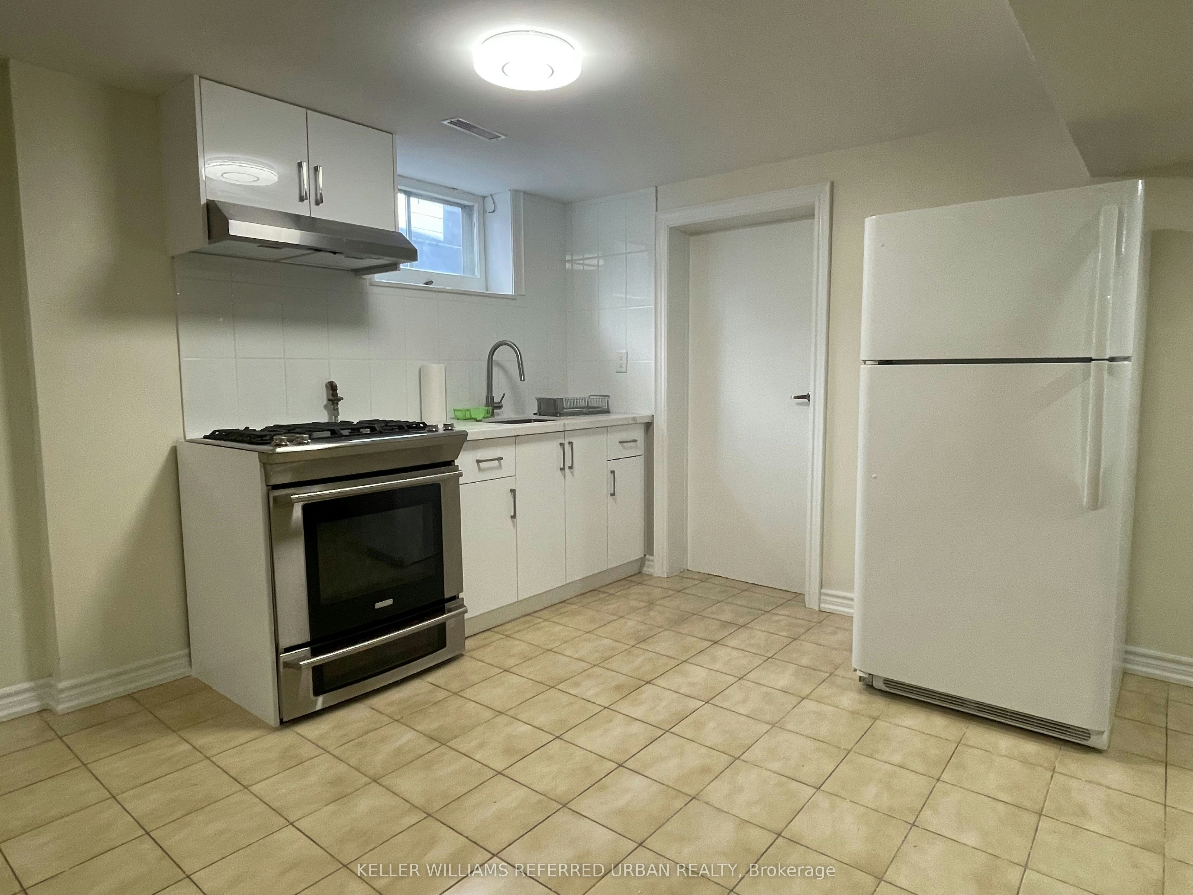 Bsmt-384 Maple Leaf Drive, Toronto, ON, M6L 1P6 - 4