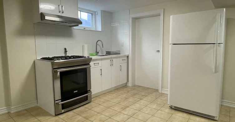 Bsmt-384 Maple Leaf Drive, Toronto, ON, M6L 1P6 - 4