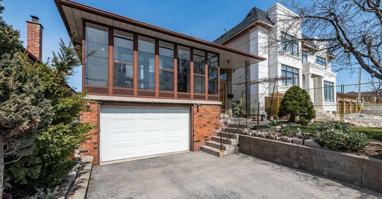 Bsmt-384 Maple Leaf Drive, Toronto, ON, M6L 1P6