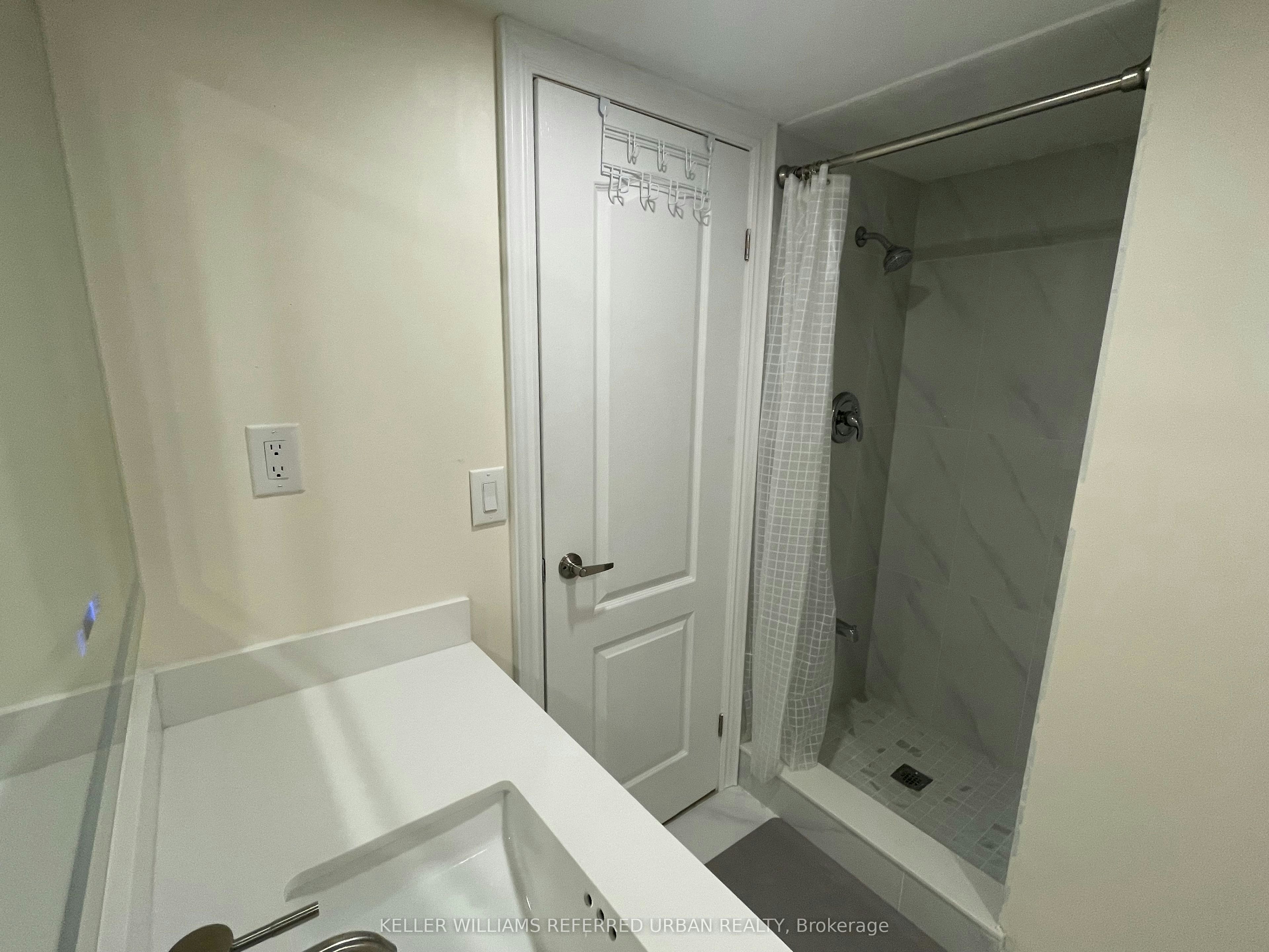 Bsmt-384 Maple Leaf Drive, Toronto, ON, M6L 1P6 - 8