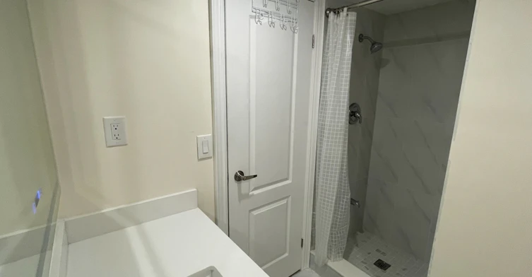 Bsmt-384 Maple Leaf Drive, Toronto, ON, M6L 1P6 - 8