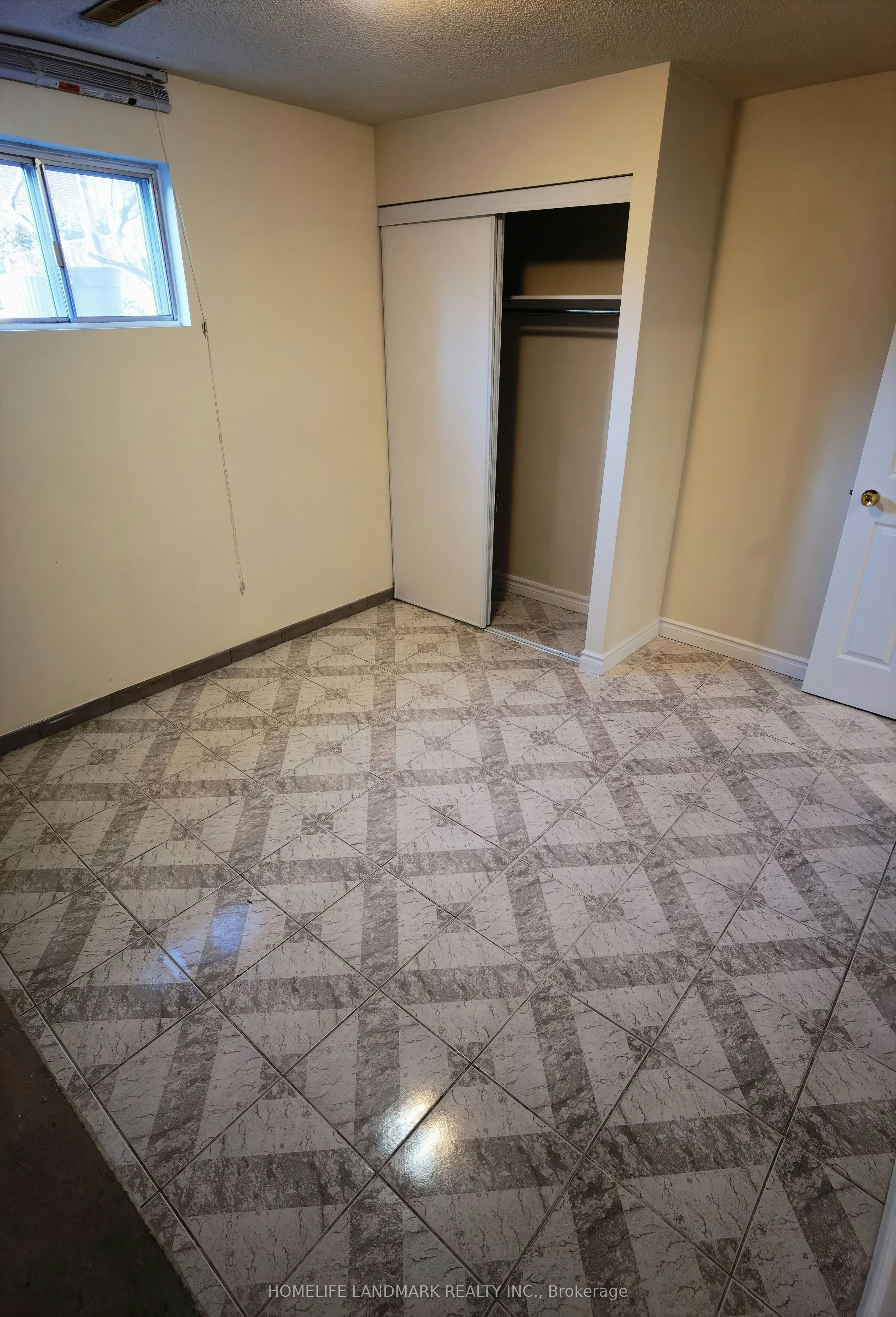 Lower-2428 Cashmere Avenue, Mississauga, ON, L5B 2M6 - 6