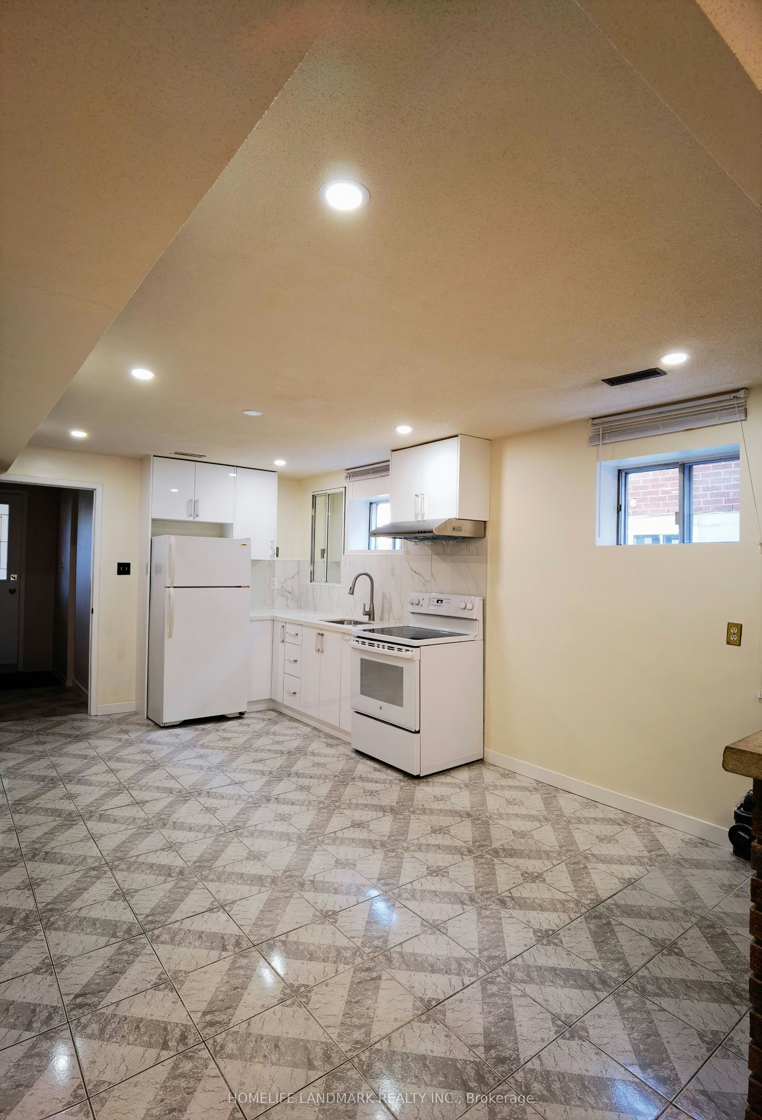 Lower-2428 Cashmere Avenue, Mississauga, ON, L5B 2M6 - 2