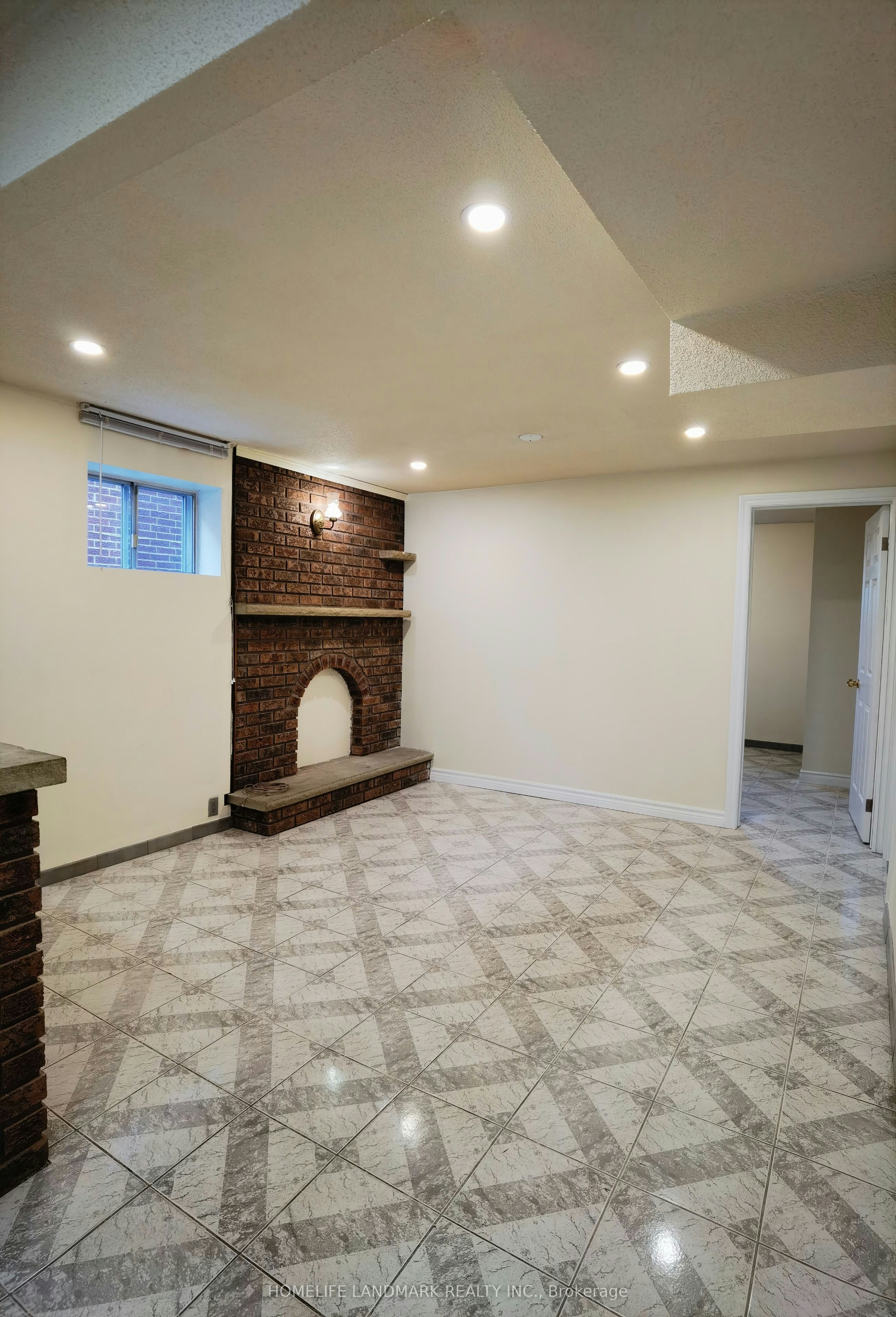 Lower-2428 Cashmere Avenue, Mississauga, ON, L5B 2M6 - 4