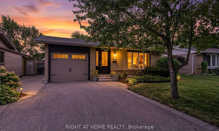 1432 Dewbourne Crescent