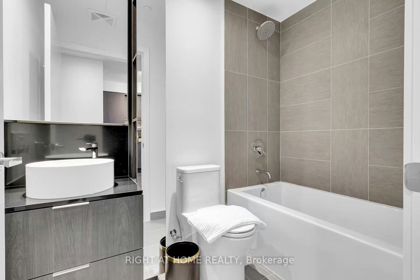 223-28 Ann Street, Mississauga, ON, L5G 0E1 - 17