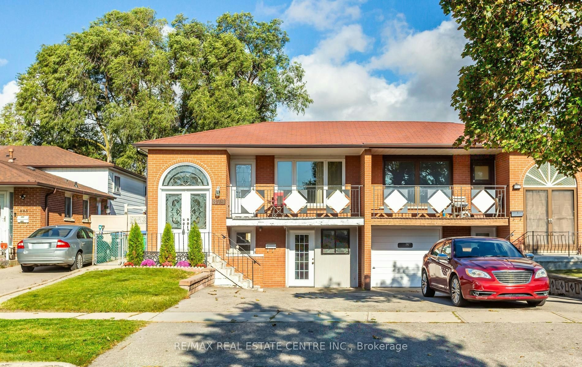 879 Consort Crescent, Mississauga, ON, L5C 1J8