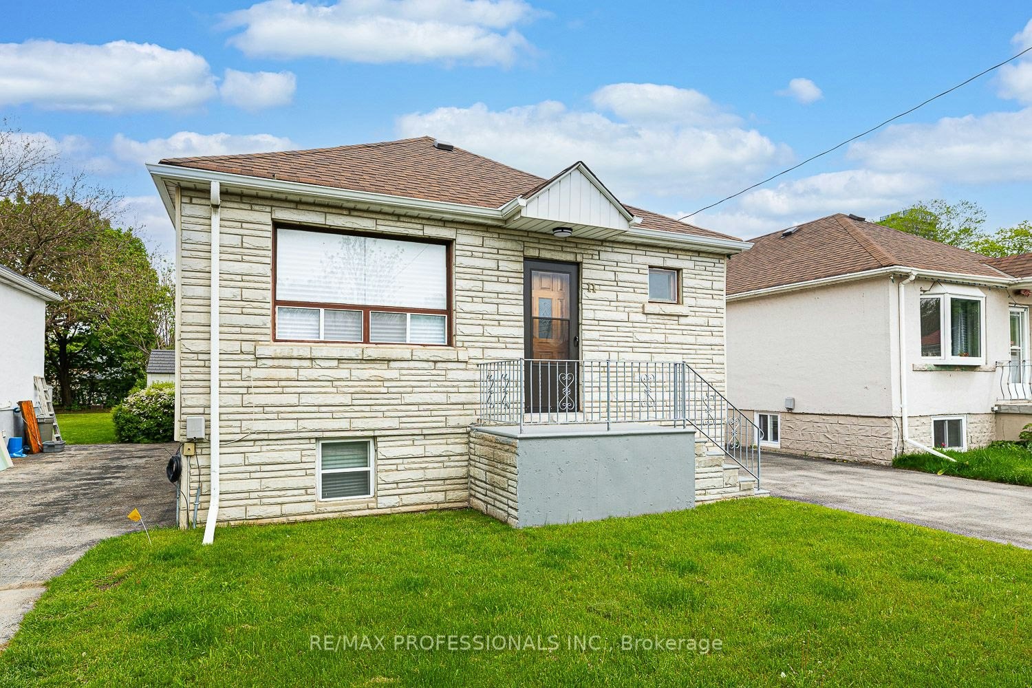 11 Stock Avenue, Toronto, ON, M8Z 5C3