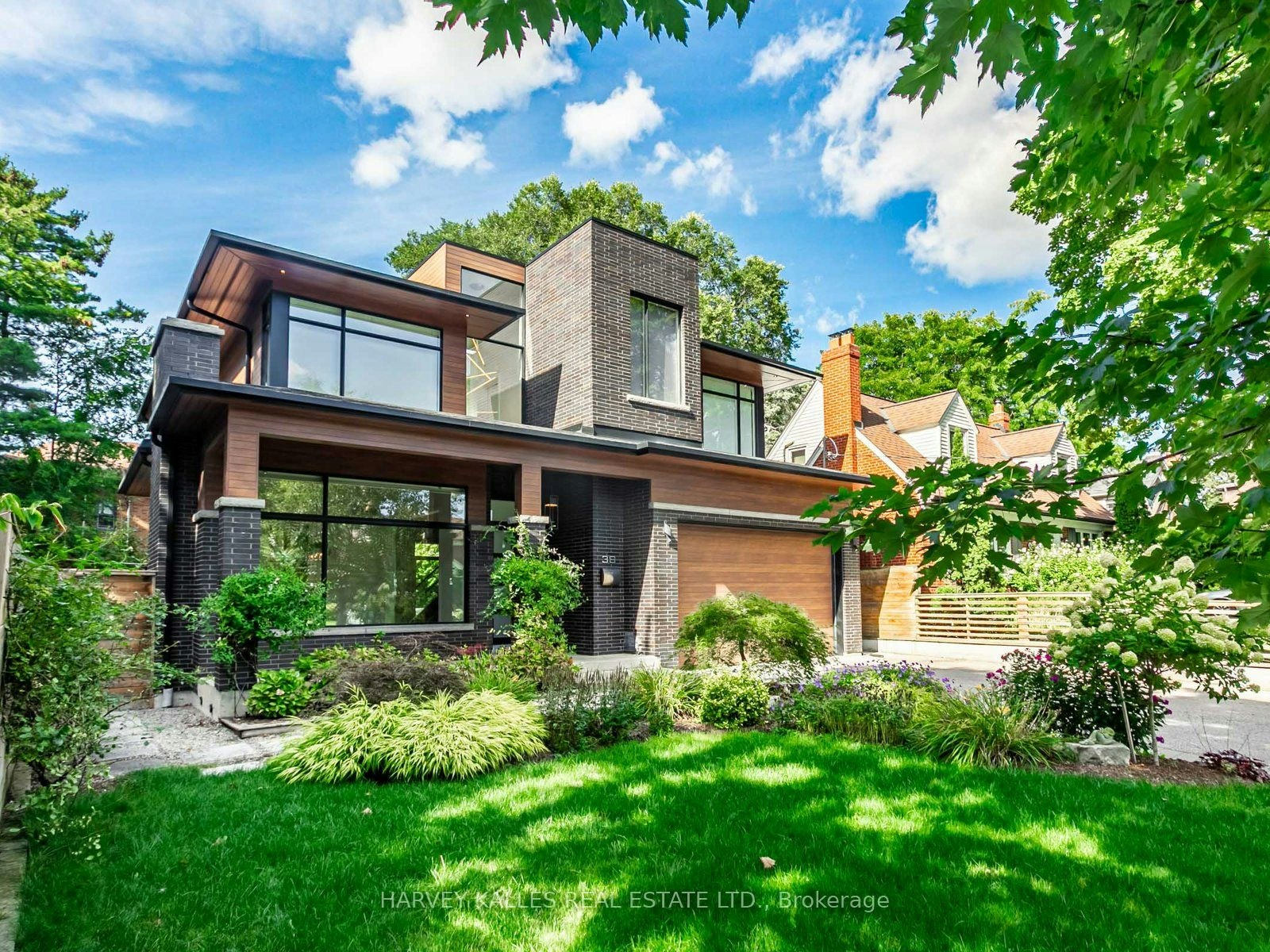 38 Van Dusen Boulevard, Toronto, ON, M8Z 3E6 - 3
