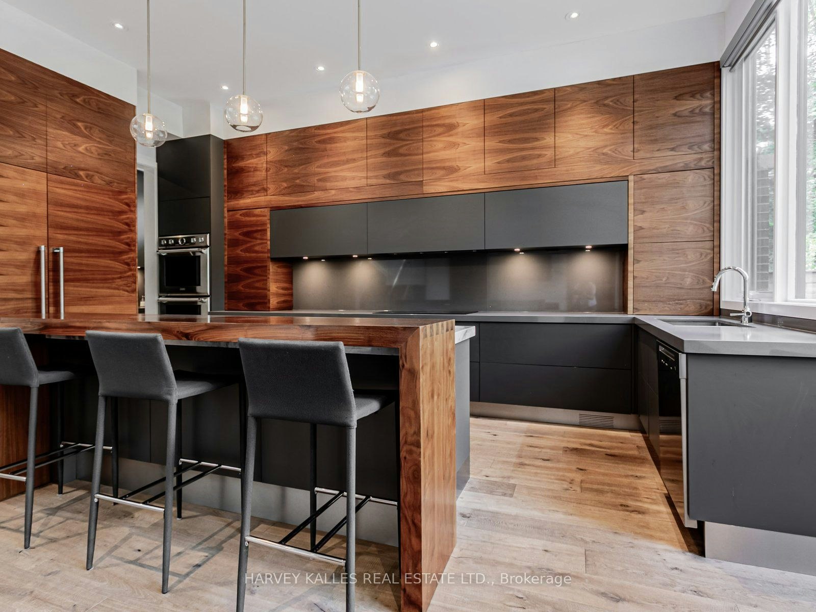 38 Van Dusen Boulevard, Toronto, ON, M8Z 3E6 - 8